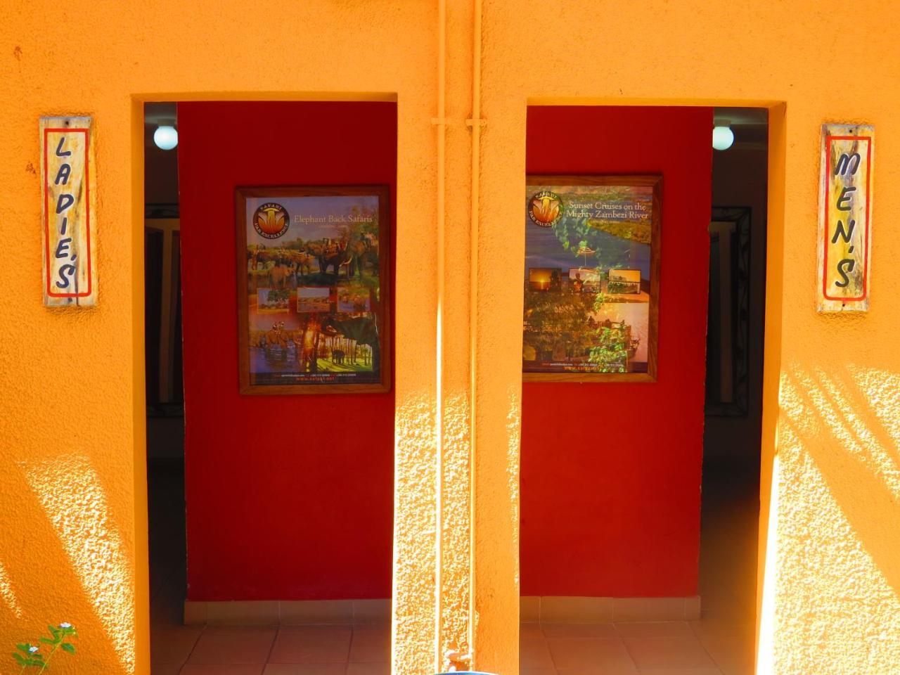 Jollyboys Backpackers Hostel Λίβινγκστον Εξωτερικό φωτογραφία